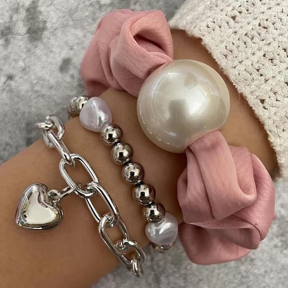 Large Faux Pearl and Heart Bracelet Set - Picture 8 of 9